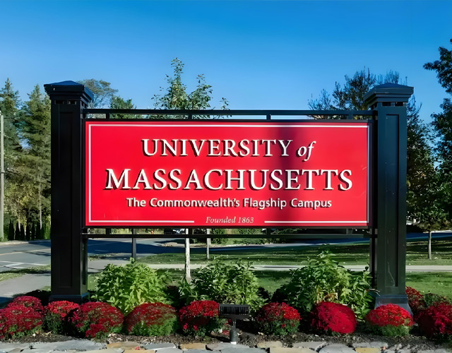马萨诸塞大学